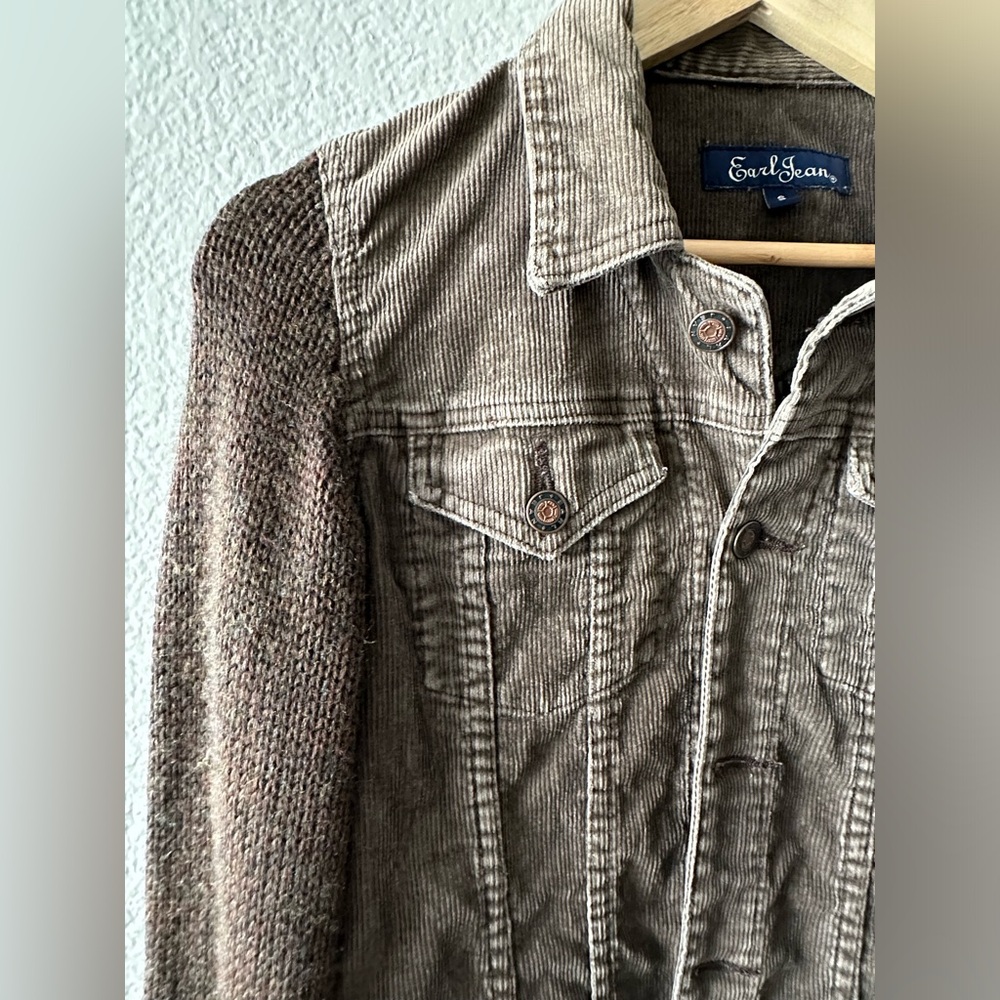 Warm brown corduroy jacket with knit sleeves. - Picture 2 of 4